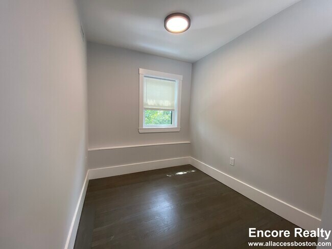 118 Marginal St unit 8, Boston, MA 02128 - photo 6