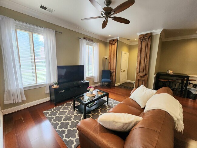 8 Andrew Place, Baltimore, MD 21201 - photo 4