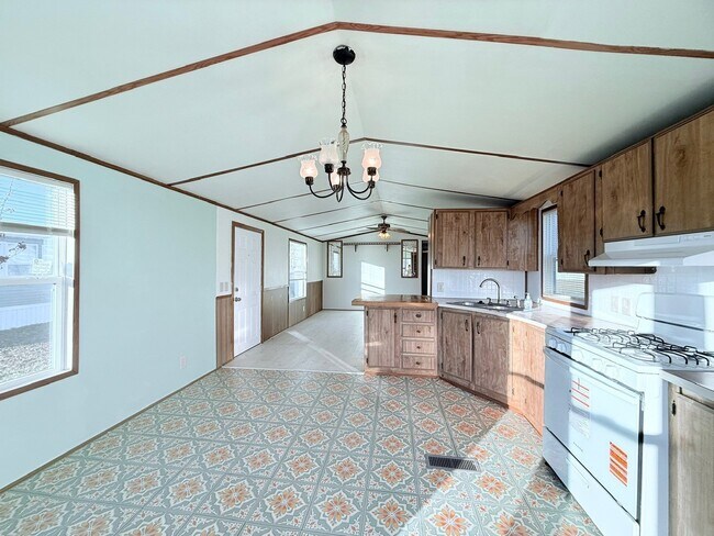 52335 Harrisburg Ln, New Baltimore, MI 48051 - photo 6