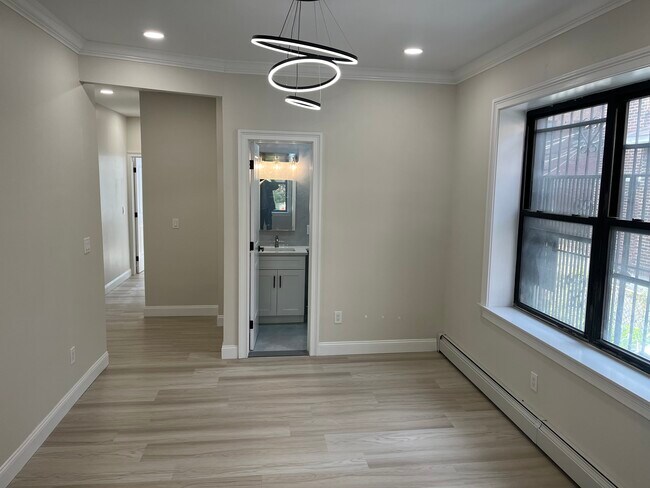 4048 Hampton St unit 2nd floor, Flushing, NY 11373 - photo 6