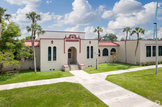 J. Colin English Elementary School in North Fort Myers has 358 Students.