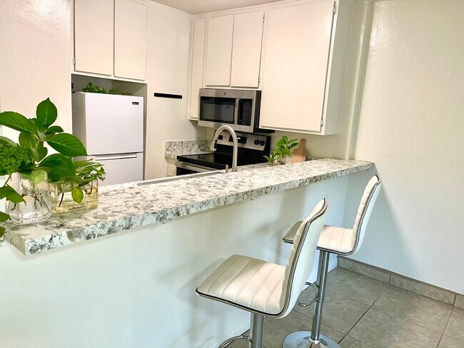 The Plaza Condominiums unit 112, San Diego, CA 92109 - photo 4