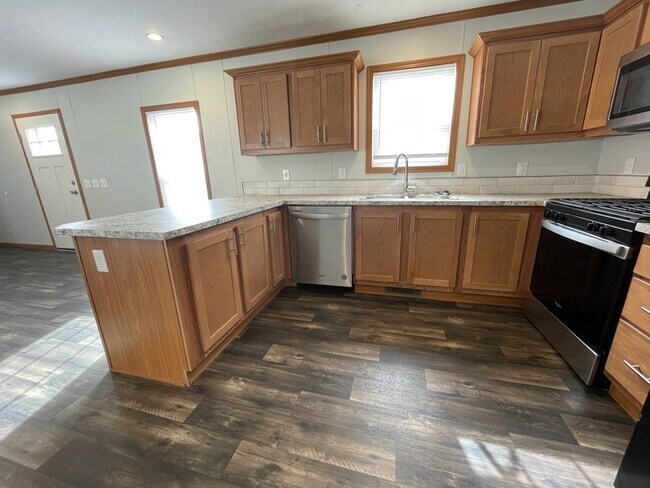 38031 Leverette Ave, Clinton Township, MI 48038 - photo 6