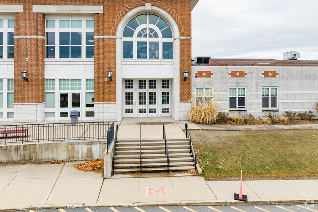 The Charles S. Pierce Middle School is a highly rated, public school located in Milton, MA.