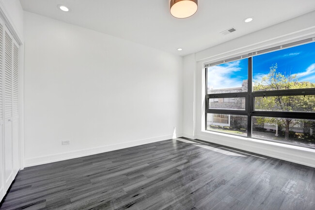 4350 W Lawrence Ave unit 408, Chicago, IL 60630 - photo 7