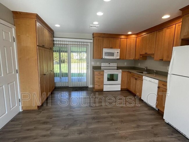 22 Luce Ave, Niantic, CT 06357 - photo 3