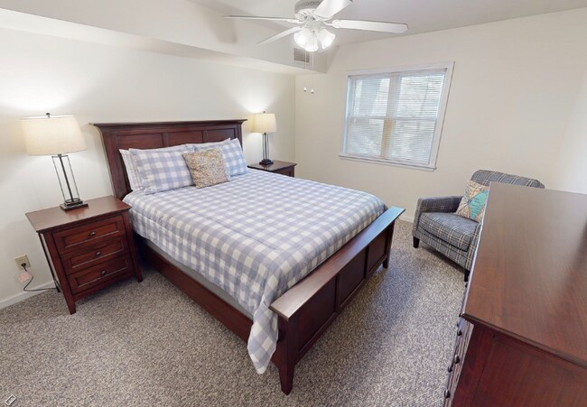 1335 Summit Ave unit 204, Oshkosh, WI 54901 - photo 4