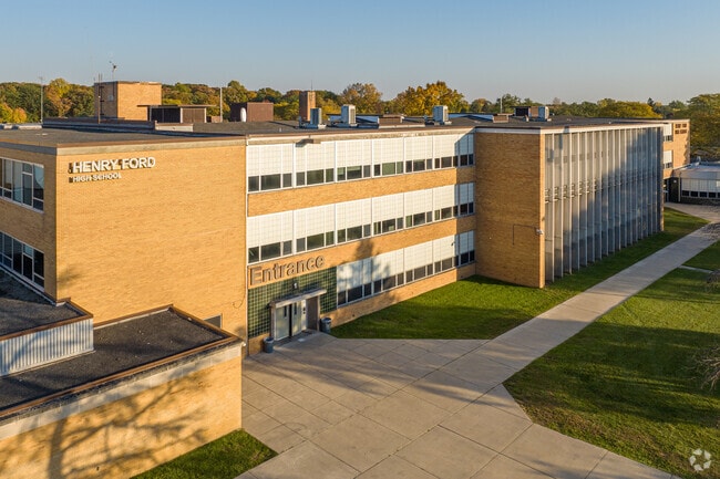 The main entrance to Ford High School in Detroit, MI.