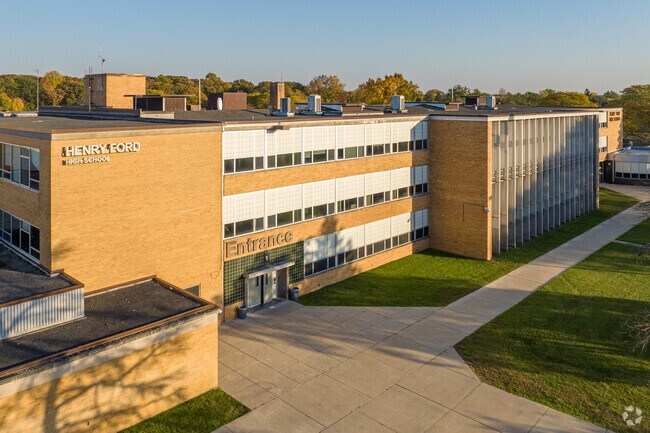 The main entrance to Ford High School in Detroit, MI.