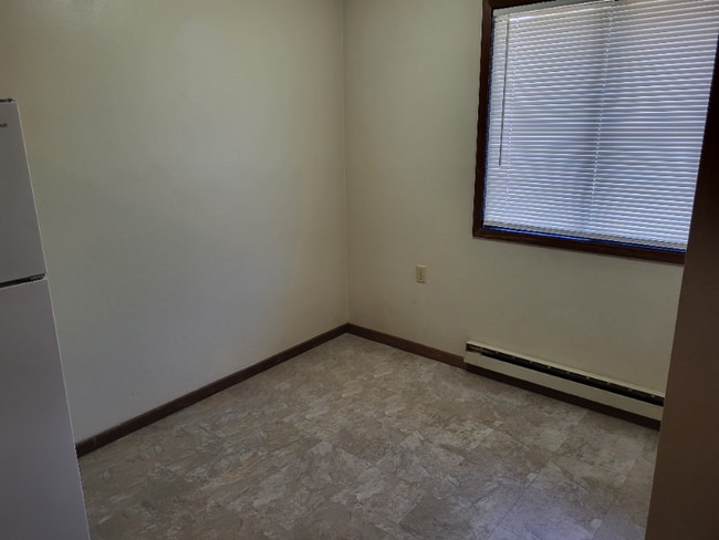 311 E Main St unit 8, Zearing, IA 50278 - photo 3