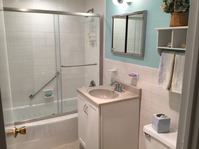 Hampshire House East & West unit 5H, West Hartford, CT 06119 - photo 7