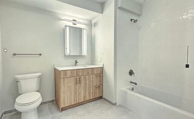 347 E Wacker Dr unit 308, Chicago, IL 60601 - photo 4