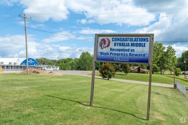Byhalia Middle School is located at 172 MS-309 in Byhalia.