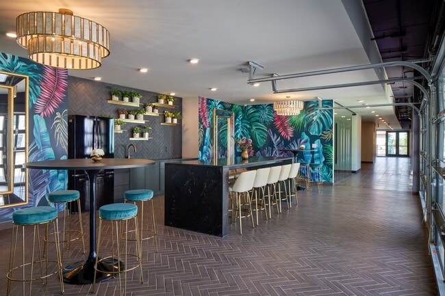 Parallel, Omaha, NE 68106 - photo 5