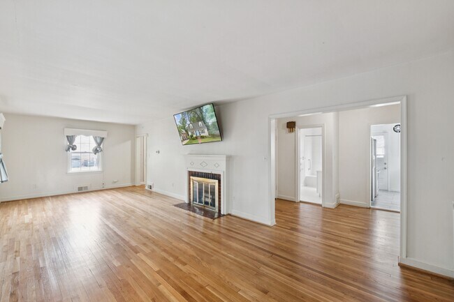 4603 Knox Rd unit 1, College Park, MD 20740 - photo 4