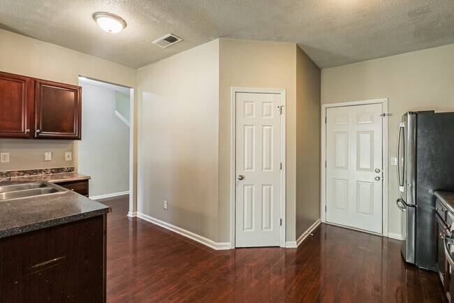 1605 Tigris Ct, Atlanta, GA 30349 - photo 7