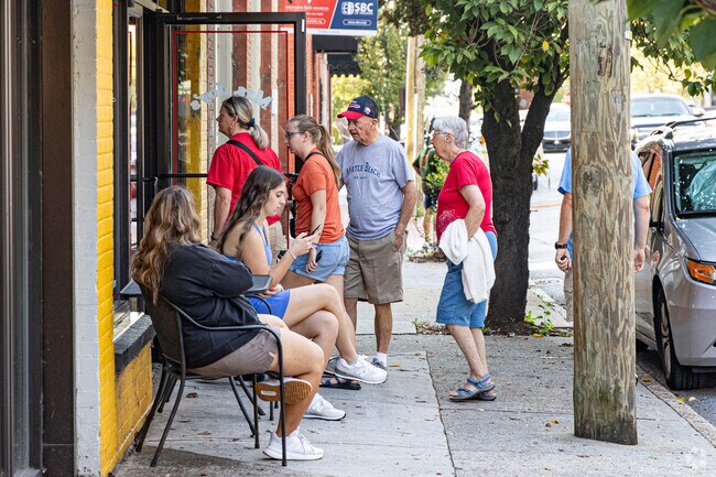 With a plethora of restaurants nearby, Sandusky locals love going out in downtown Lynchburg.
