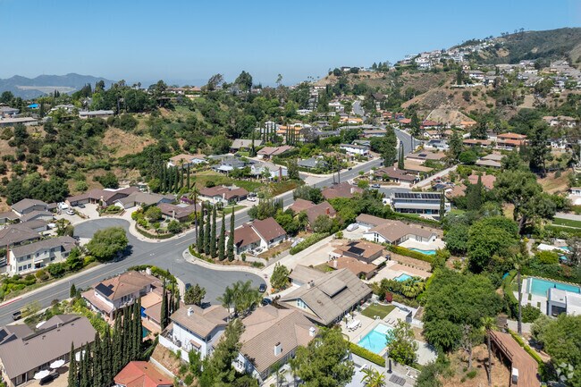 Nestled in the foothills of the Verdugo Mountains, Greenbriar is a serene residential enclave in Glendale known for its tree-lined streets and panoramic views of Los Angeles.