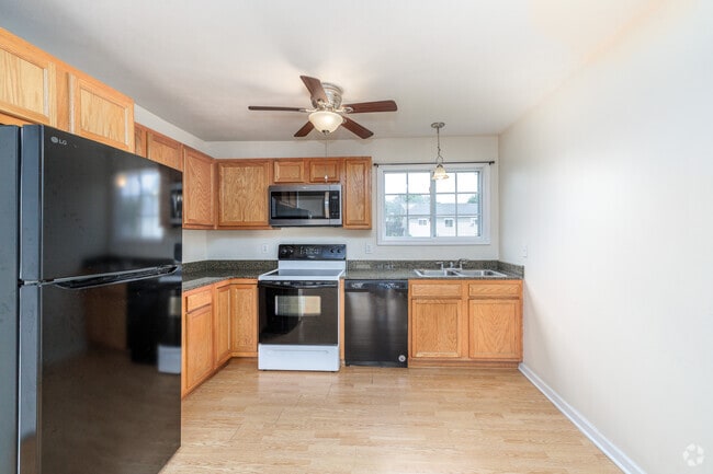 2BR, 1BA - 900SF - Kitchen