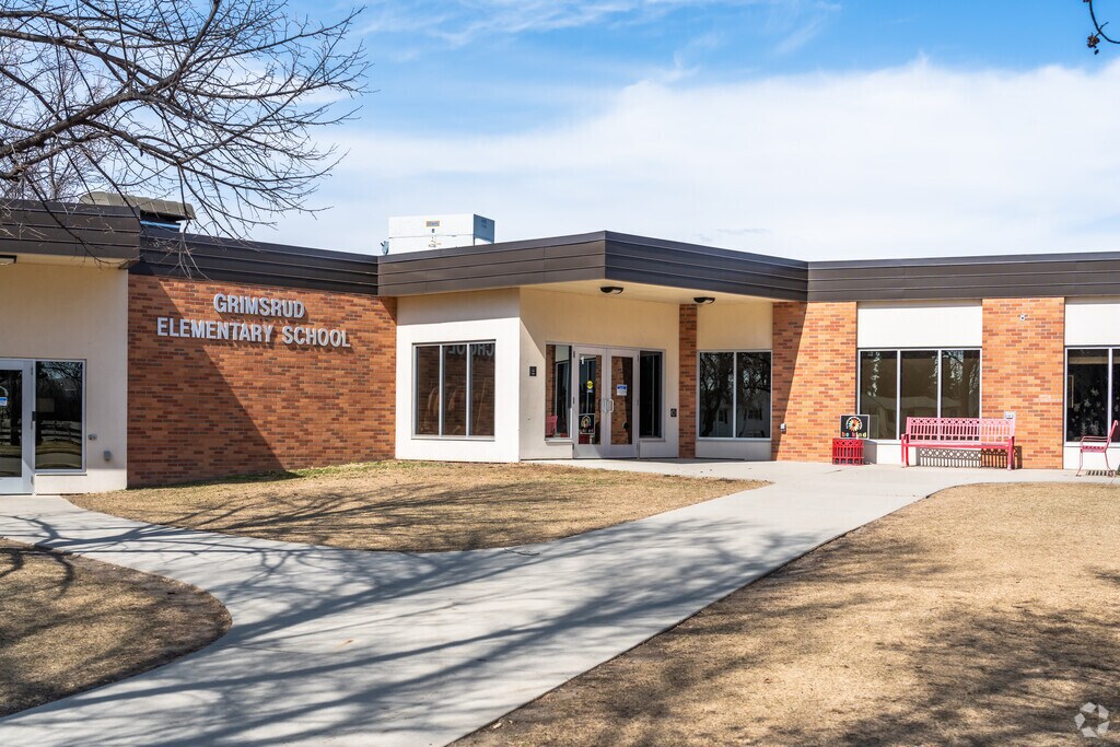 Grimsrud Elementary School has an overall B rating on Niche.
