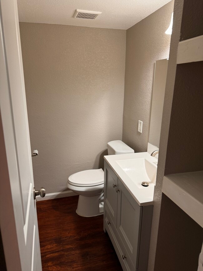 357 NW Newton Dr unit 14, Burleson, TX 76028 - photo 4