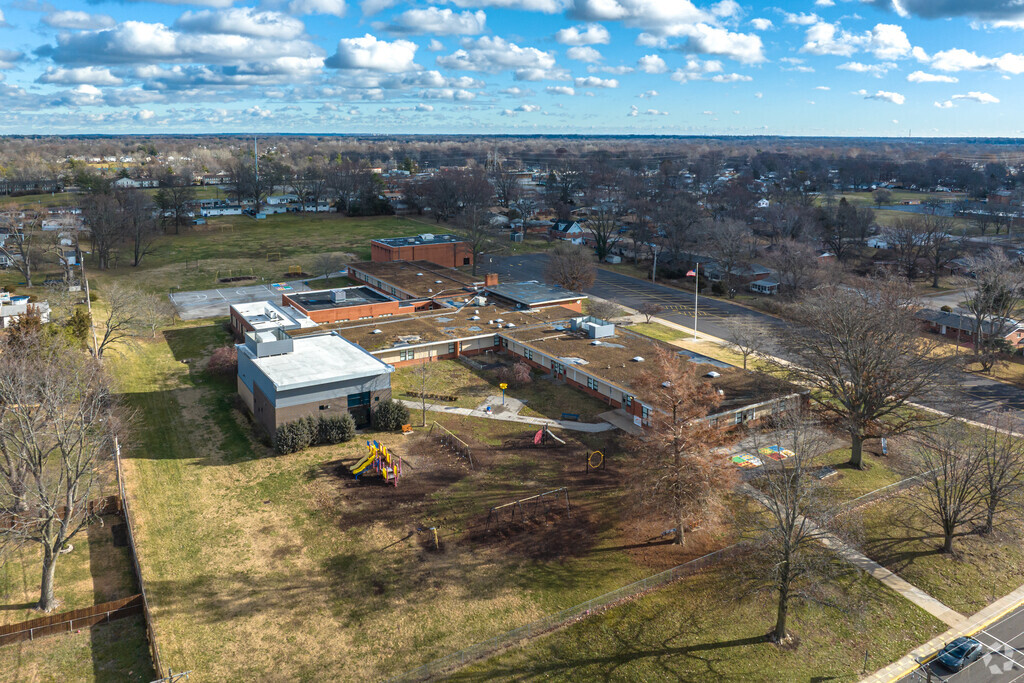 Lusher Elementary School has an overall C- grade on Niche.