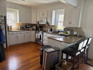 141 Raymond Rd, West Hartford, CT 06107