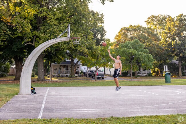 Astor residents enjoy outdoor basketball at Astor Park