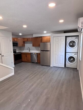 310 W College St Unit 1, Carbondale, IL 62901