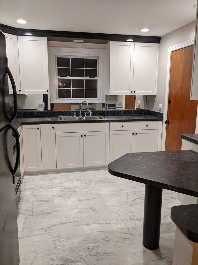 71 Delham Ave Unit 3 Bedroom Upper, Buffalo, NY 14216