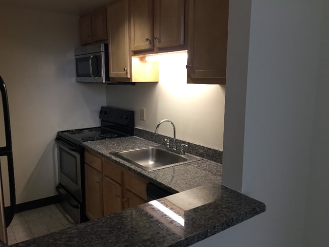 212 3rd St unit 4C, Troy, NY 12180 - photo 2