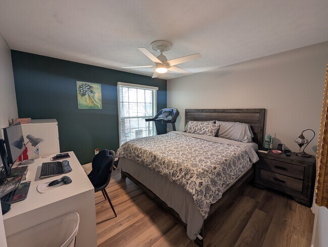 Bedroom (furnitures not included, staging purpose only)
