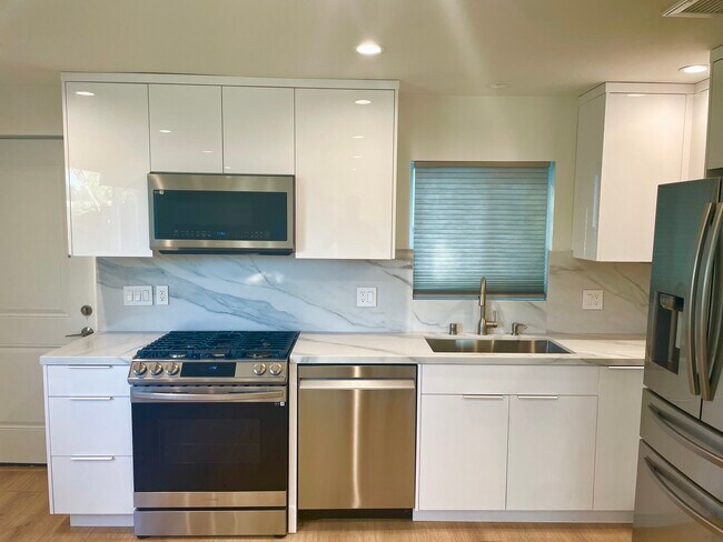 22261 Haynes St, Los Angeles, CA 91303 - photo 3