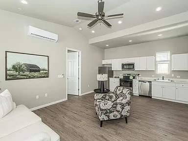 6016 E Sussex Way, Fresno, CA 93727 - photo 4