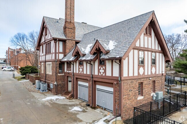 Midtown Montessori provides a preschool program.