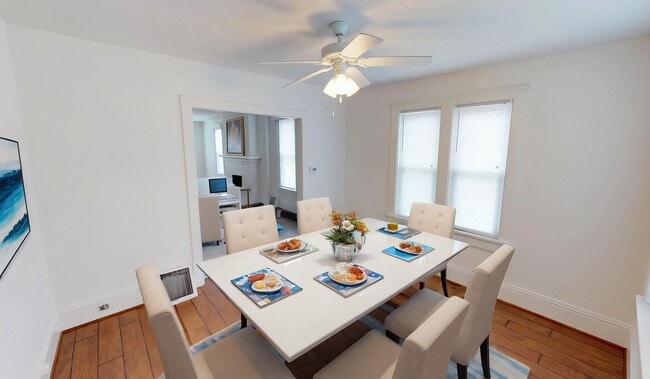 FAMILY ROOM/DINING AREA