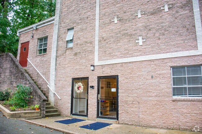 L'Enfant International Preschool is a Montessori school located in Sumner.