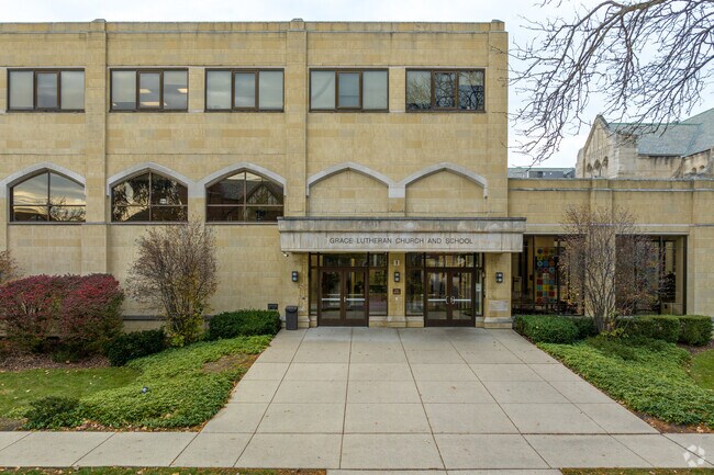 Has a student-teacher ratio of 11 to 1.