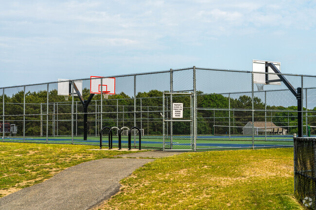 Quashnet School is a public elementary school located in Mashpee for students in grades 3rd-6th.