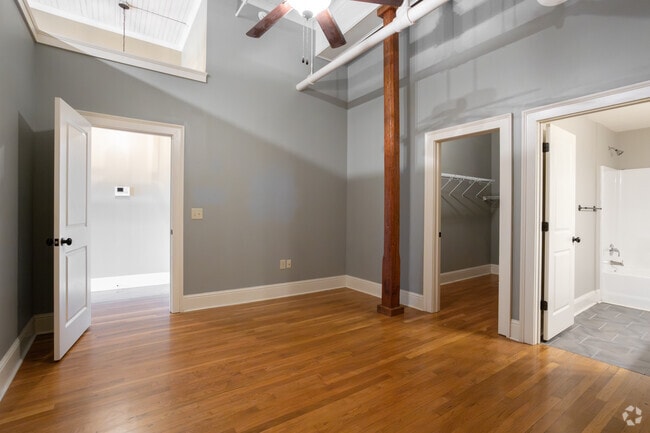 1BR, 1BA - 750SF - Bedroom