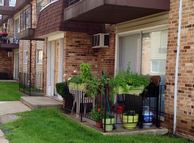 Briargate Apartments, Chicago Ridge, IL 60415 - photo 4