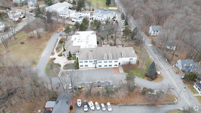 The Applewild School is a co-ed, day and boarding school serving PreK-8 in Outer Fitchburg, MA.