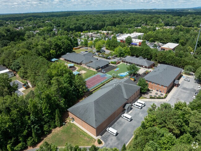 McGinnis Woods Country Day School get an A for Teachers from Niche Grade.