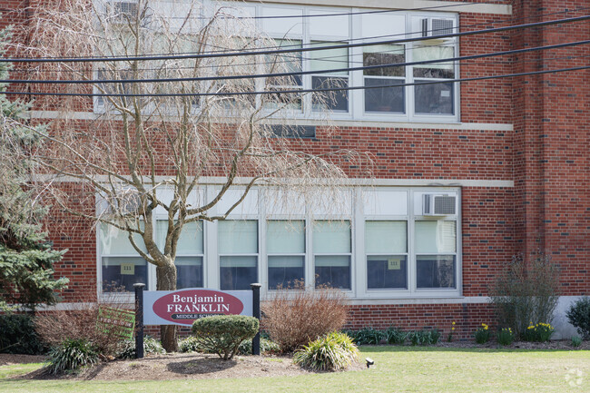 Benjamin Franklin Middle School in Ridgewood, NJ has a student-teacher ratio of 13 to 1.