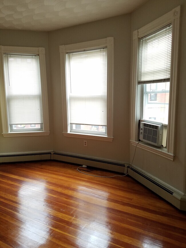 77 Walnut St unit 1, Brookline, MA 02445 - photo 7