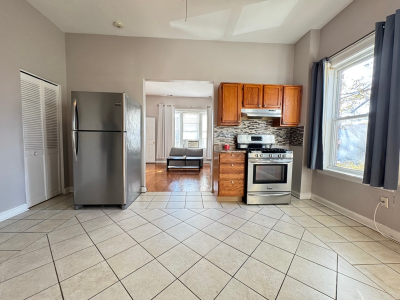 1858 W 21st Place unit 2F, Chicago, IL 60608 - photo 1