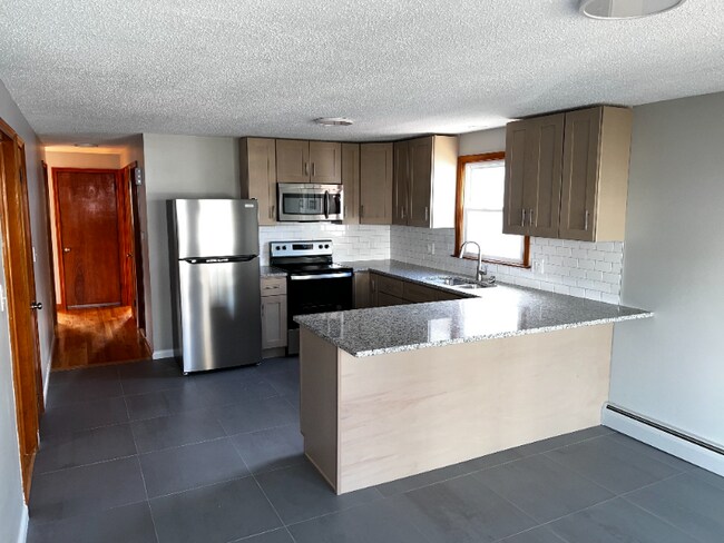 163 Oakland Ave unit 1st, New Britain, CT 06053 - photo 4