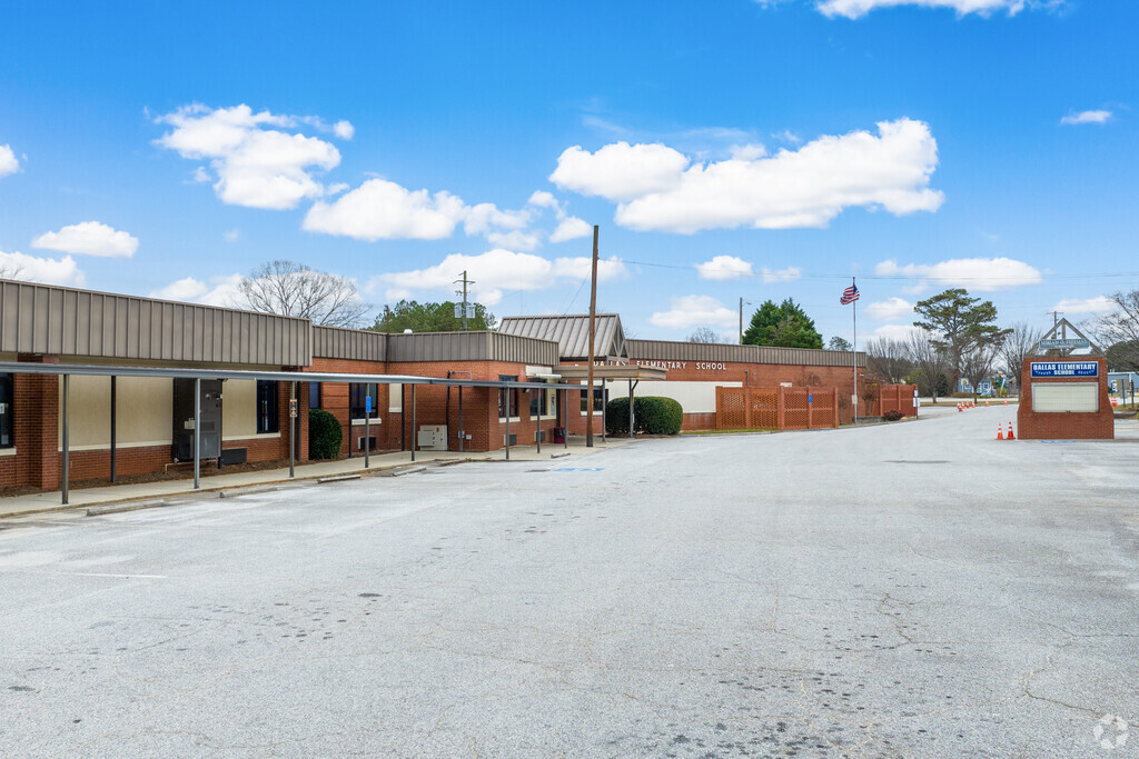 Dallas Elementary School is a public school located in Dallas, GA.