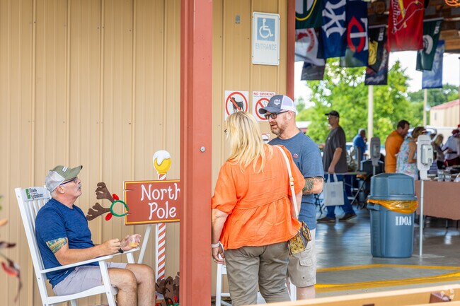 Illinois Product Farmers Market offers vendors and produce stands in Indian Springs.