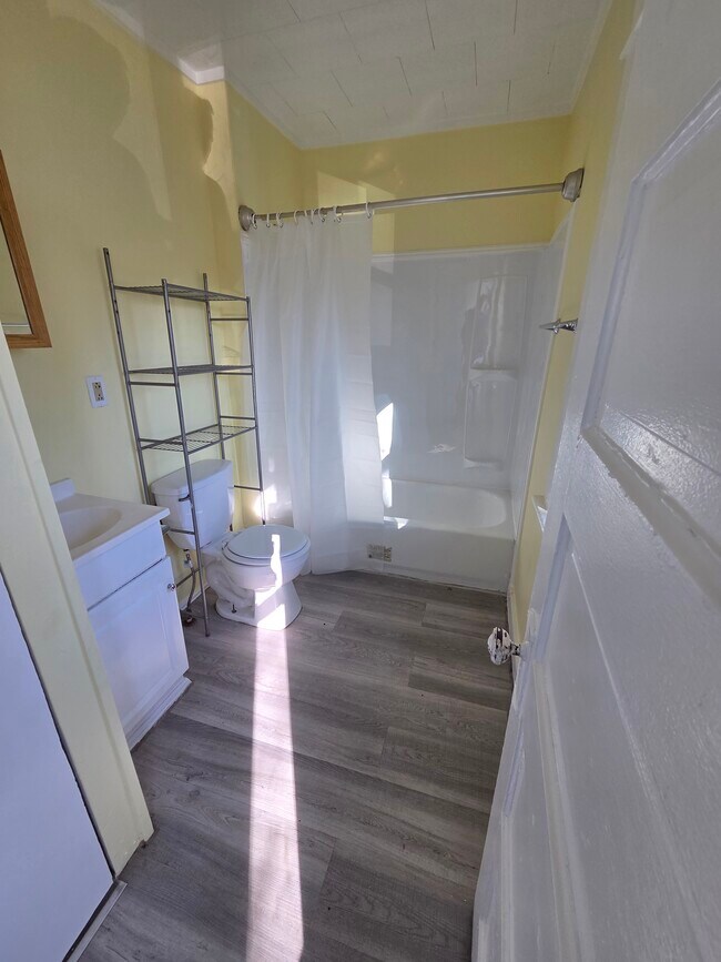 233 Delaware Ave unit 2, Muskegon, MI 49442 - photo 7